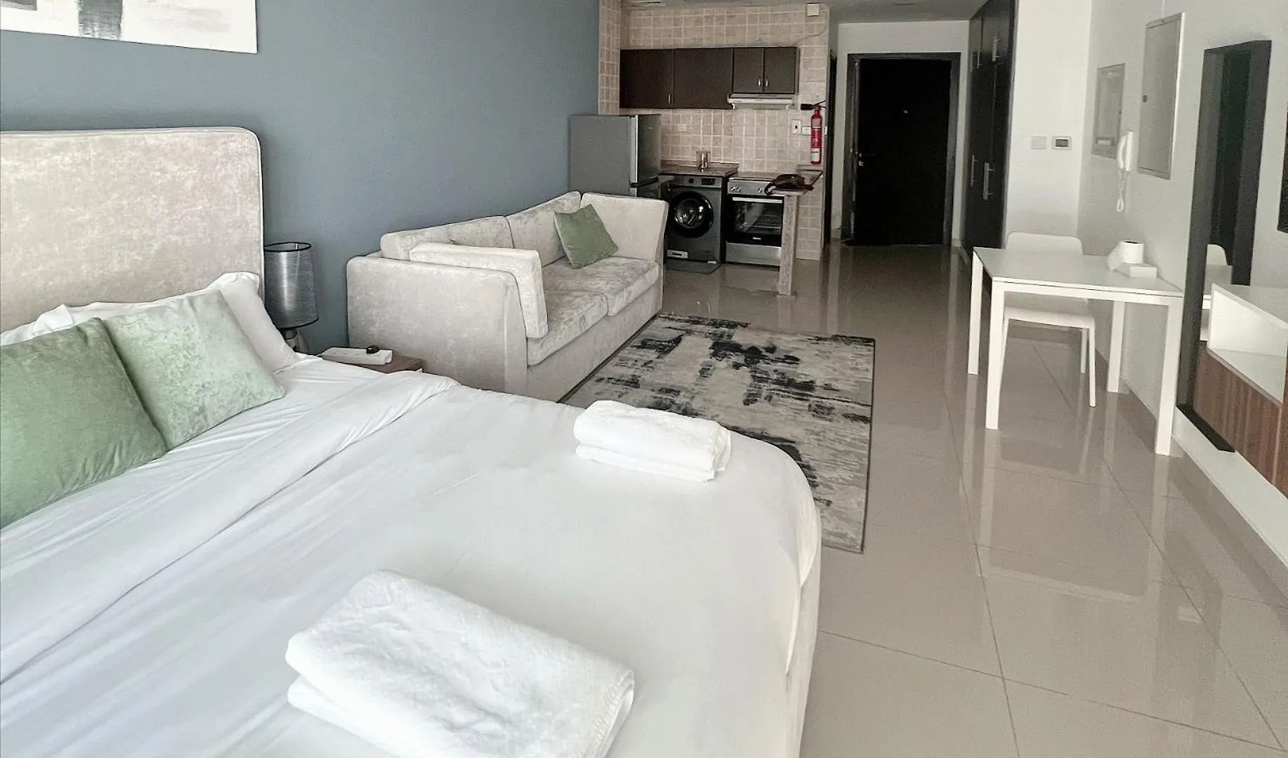 Studio Apartment With Stunning Marina Views Dubai